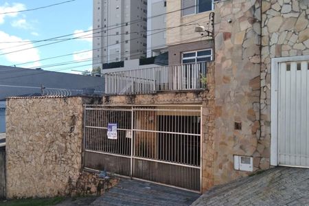 Casa à venda com 300m², 5 quartos e 4 vagas Casa à venda com 300m², 5 quartos e 4 vagasFachada