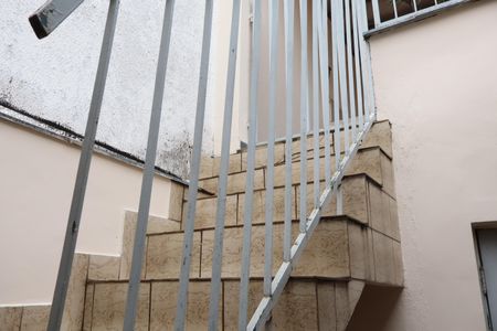 Casa à venda com 162m², 2 quartos e 4 vagasEscada acesso área gourmet