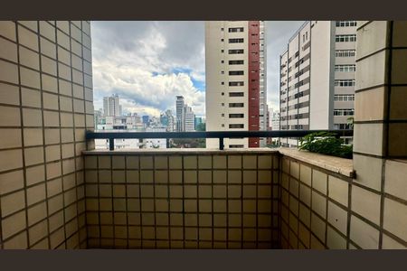 Varanda  de apartamento à venda com 1 quarto, 50m² em Lourdes, Belo Horizonte