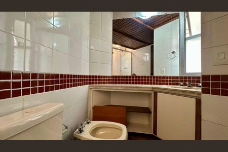 Banheiro social de apartamento à venda com 1 quarto, 50m² em Lourdes, Belo Horizonte