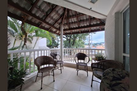 Casa à venda com 240m², 3 quartos e 4 vagasVaranda