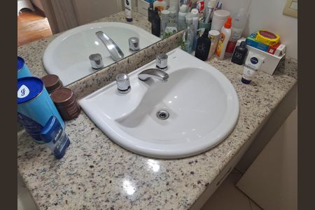Casa à venda com 240m², 3 quartos e 4 vagasBanheiro Quarto 2