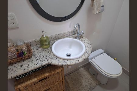 Casa à venda com 240m², 3 quartos e 4 vagasLavabo