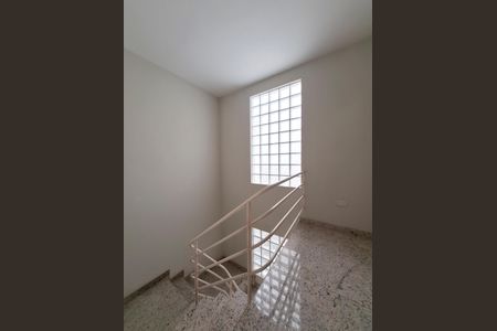 Casa à venda com 240m², 3 quartos e 4 vagasHall