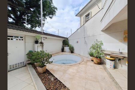 Casa à venda com 240m², 3 quartos e 4 vagasPiscina