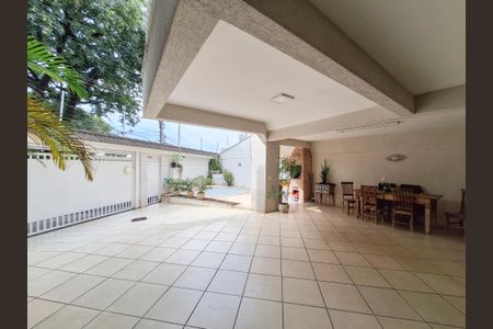Casa à venda com 240m², 3 quartos e 4 vagasEntrada