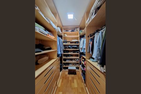Casa à venda com 240m², 3 quartos e 4 vagasCloset Quarto 3