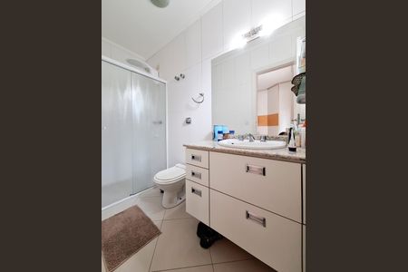 Casa à venda com 240m², 3 quartos e 4 vagasBanheiro Quarto 2