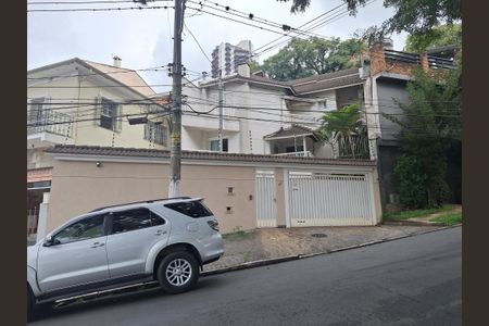 Casa à venda com 240m², 3 quartos e 4 vagasFachada