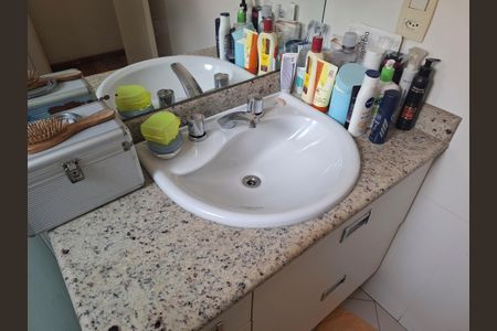 Casa à venda com 240m², 3 quartos e 4 vagasBanheiro Quarto 3