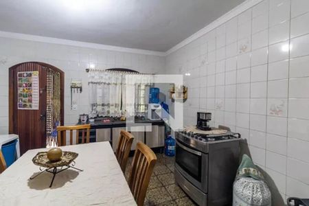 Casa à venda com 180m², 4 quartos e 2 vagas Casa à venda com 180m², 4 quartos e 2 vagasCasa 2 - Cozinha