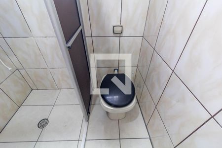 Casa à venda com 180m², 4 quartos e 2 vagas Casa à venda com 180m², 4 quartos e 2 vagasCasa1-Banheiro