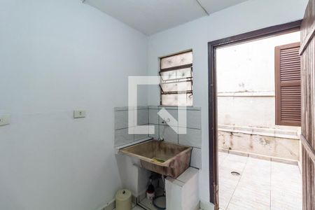 Casa à venda com 180m², 4 quartos e 2 vagas Casa à venda com 180m², 4 quartos e 2 vagasCasa1-Área de serviço