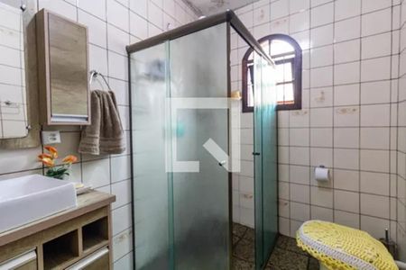 Casa à venda com 180m², 4 quartos e 2 vagas Casa à venda com 180m², 4 quartos e 2 vagasCasa2- Banheiro