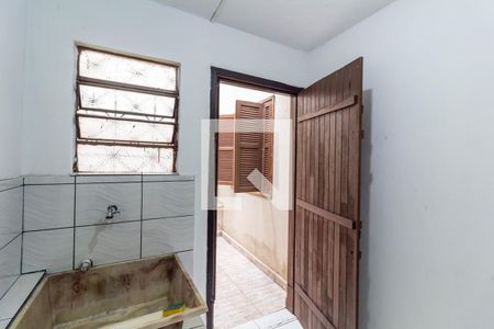 Casa à venda com 180m², 4 quartos e 2 vagas Casa à venda com 180m², 4 quartos e 2 vagasCasa1-Área de serviço