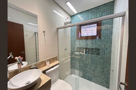 Casa de condomínio à venda com 224m², 4 quartos e 2 vagas