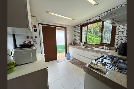 Casa de condomínio à venda com 224m², 4 quartos e 2 vagas