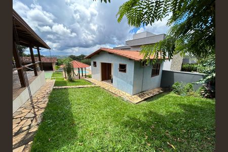Casa de condomínio à venda com 224m², 4 quartos e 2 vagas