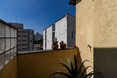 Casa à venda com 410m², 4 quartos e 3 vagas Casa à venda com 410m², 4 quartos e 3 vagasVaranda