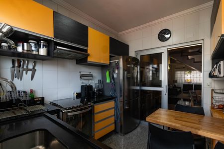 Casa à venda com 410m², 4 quartos e 3 vagas Casa à venda com 410m², 4 quartos e 3 vagasCozinha