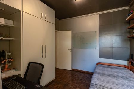 Casa à venda com 410m², 4 quartos e 3 vagas Casa à venda com 410m², 4 quartos e 3 vagasQuarto