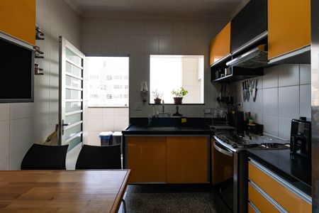 Casa à venda com 410m², 4 quartos e 3 vagas Casa à venda com 410m², 4 quartos e 3 vagasCozinha