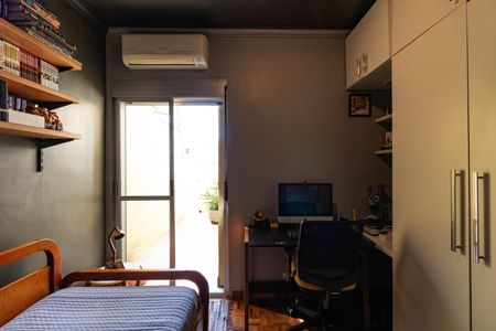 Casa à venda com 410m², 4 quartos e 3 vagas Casa à venda com 410m², 4 quartos e 3 vagasQuarto