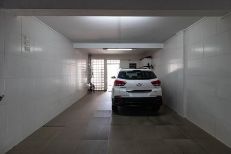 Casa à venda com 410m², 4 quartos e 3 vagas Casa à venda com 410m², 4 quartos e 3 vagasGaragem