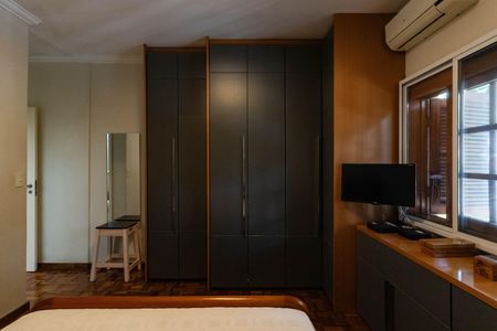 Casa à venda com 410m², 4 quartos e 3 vagas Casa à venda com 410m², 4 quartos e 3 vagasSuíte 2