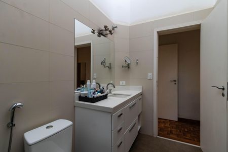 Casa à venda com 410m², 4 quartos e 3 vagas Casa à venda com 410m², 4 quartos e 3 vagasBanheiro da Suíte 2