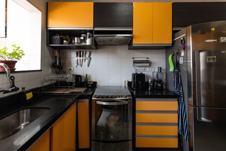 Casa à venda com 410m², 4 quartos e 3 vagas Casa à venda com 410m², 4 quartos e 3 vagasCozinha