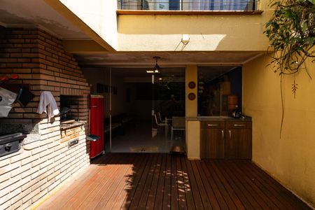 Casa à venda com 410m², 4 quartos e 3 vagas Casa à venda com 410m², 4 quartos e 3 vagasChurrasqueira