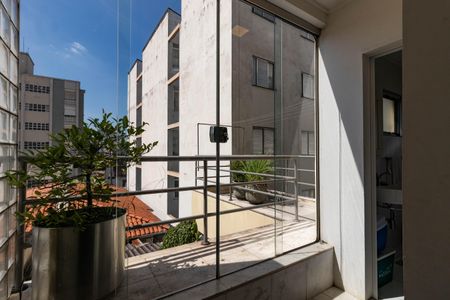 Casa à venda com 410m², 4 quartos e 3 vagas Casa à venda com 410m², 4 quartos e 3 vagasVaranda