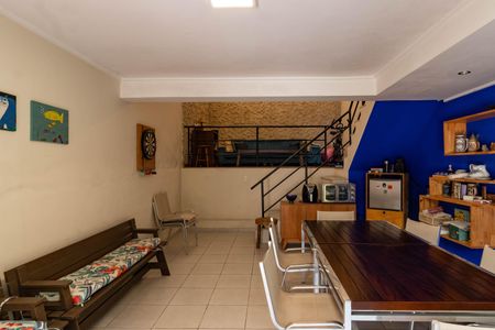 Casa à venda com 410m², 4 quartos e 3 vagas Casa à venda com 410m², 4 quartos e 3 vagasChurrasqueira