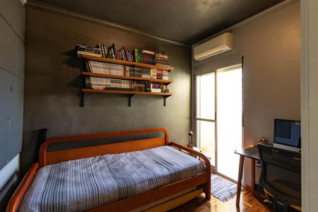 Casa à venda com 410m², 4 quartos e 3 vagas Casa à venda com 410m², 4 quartos e 3 vagasQuarto