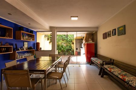 Casa à venda com 410m², 4 quartos e 3 vagas Casa à venda com 410m², 4 quartos e 3 vagasChurrasqueira