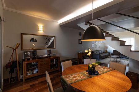 Casa à venda com 410m², 4 quartos e 3 vagas Casa à venda com 410m², 4 quartos e 3 vagasSala de Jantar