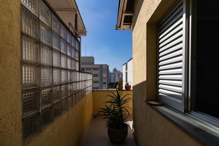 Casa à venda com 410m², 4 quartos e 3 vagas Casa à venda com 410m², 4 quartos e 3 vagasVaranda