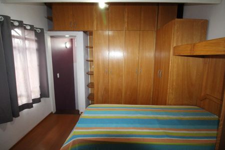 Casa para alugar com 90m², 2 quartos e 2 vagasQuarto 