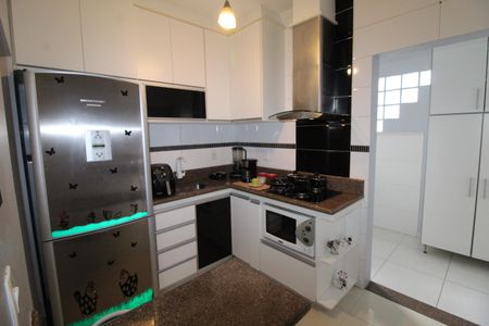 Casa para alugar com 90m², 2 quartos e 2 vagasCozinha