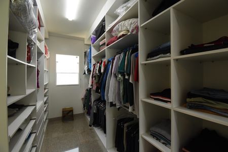 Casa para alugar com 311m², 3 quartos e 5 vagasCloset da suíte 2