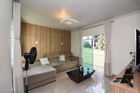 Casa para alugar com 311m², 3 quartos e 5 vagasSala