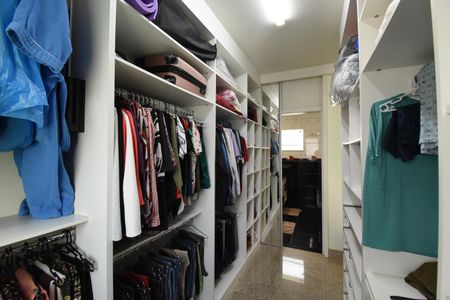Casa para alugar com 311m², 3 quartos e 5 vagasCloset da suíte 2
