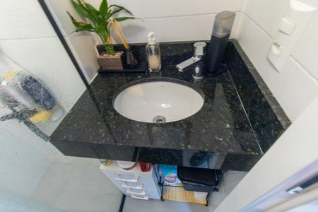 Banheiro de Serviço de apartamento à venda com 1 quarto, 28m² em Santa Quiteria, Curitiba