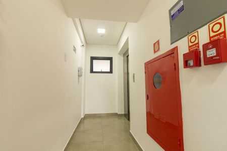 Apartamento à venda com 28m², 1 quarto e sem vaga Apartamento à venda com 28m², 1 quarto e sem vagaHall
