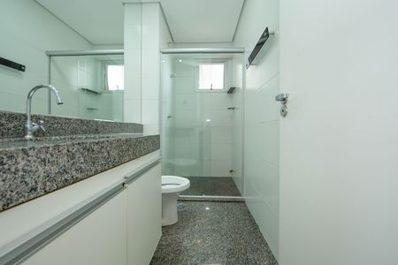 Apartamento à venda com 85m², 3 quartos e 4 vagasBanheiro social