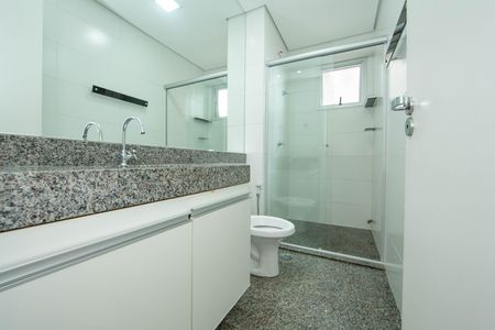 Apartamento à venda com 85m², 3 quartos e 4 vagasBanheiro social