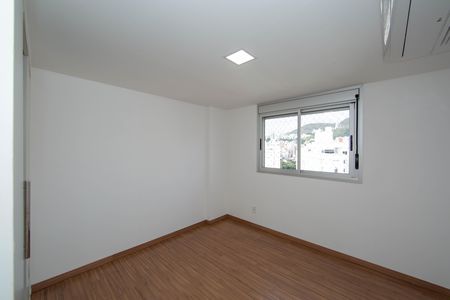 Apartamento à venda com 85m², 3 quartos e 4 vagasSuíte