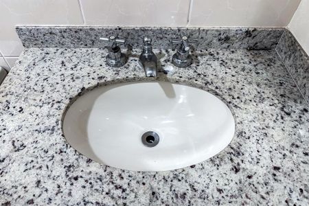 Apartamento à venda com 67m², 2 quartos e 2 vagasBanheiro da Suíte