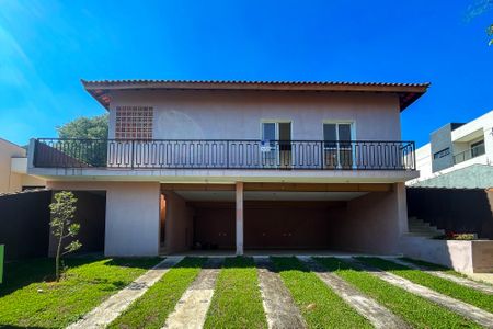 Casa de condomínio para alugar com 262m², 4 quartos e 3 vagas Casa de condomínio para alugar com 262m², 4 quartos e 3 vagasFachada